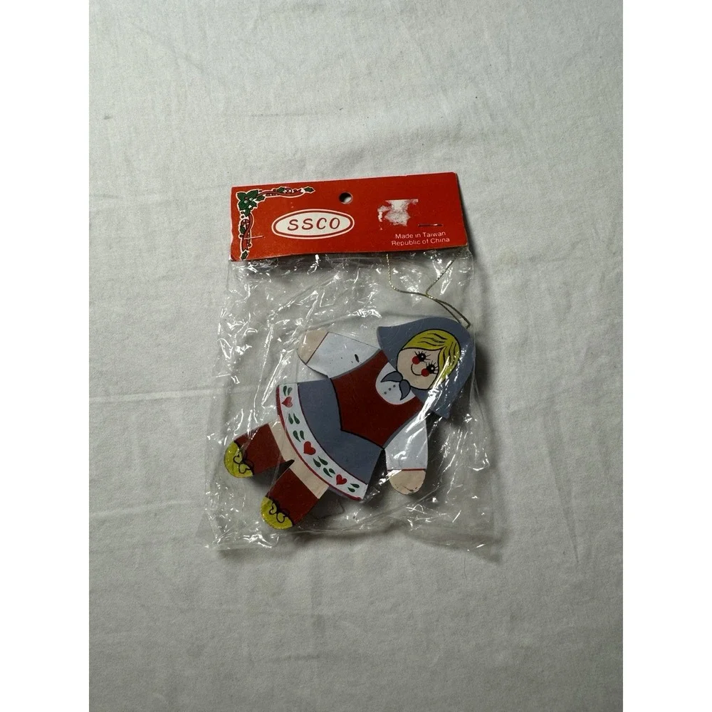 Vintage SSCO Small Wood Dutch Girl Ornament Craft Wreath Decor Crafting